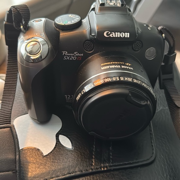 Canon PowerShot SX20 IS 12.1MP Digital Camera with 2.8-Inch LCD (Black) … - Picture 1 of 8